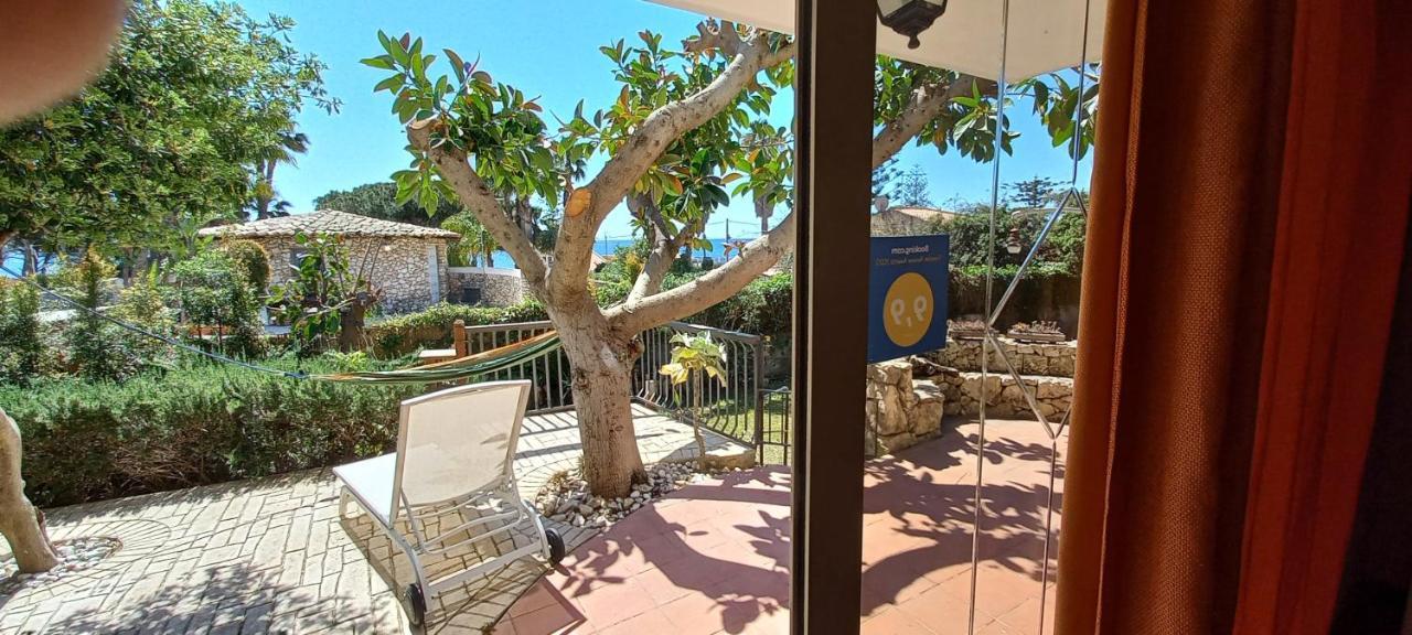 A Due Passi Dal Mare Con Piscina Villa Fontane Bianche Bagian luar foto