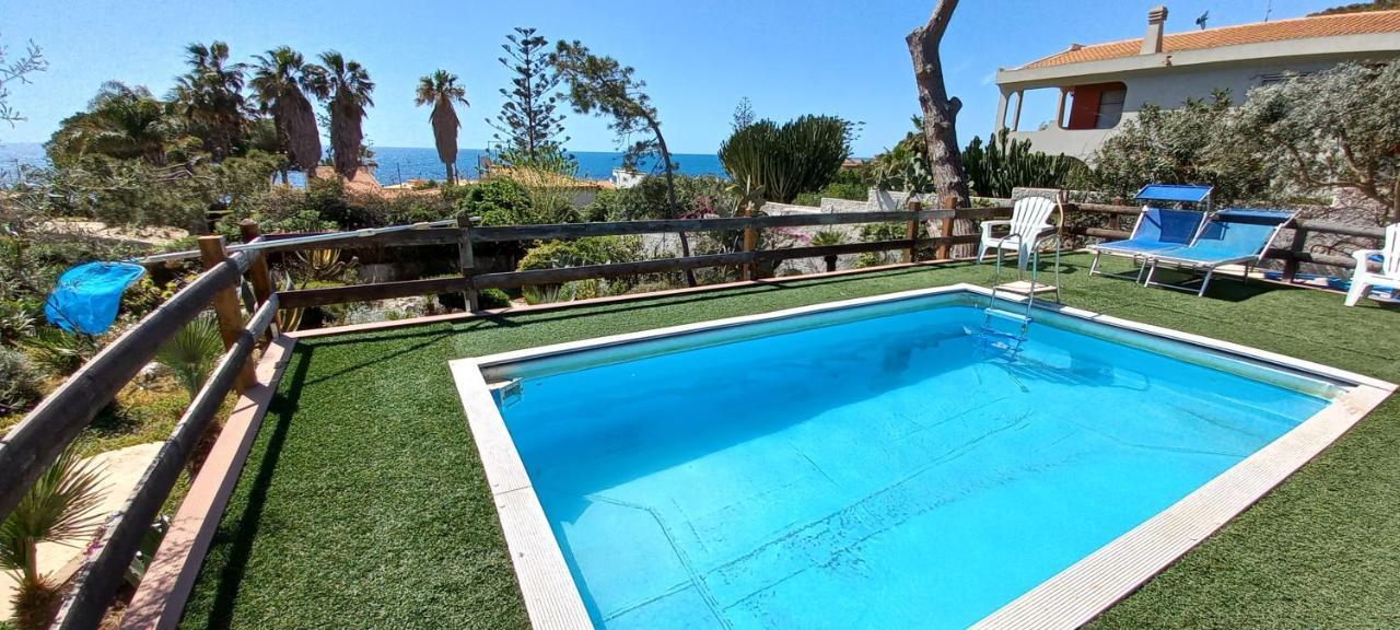 A Due Passi Dal Mare Con Piscina Villa Fontane Bianche Bagian luar foto