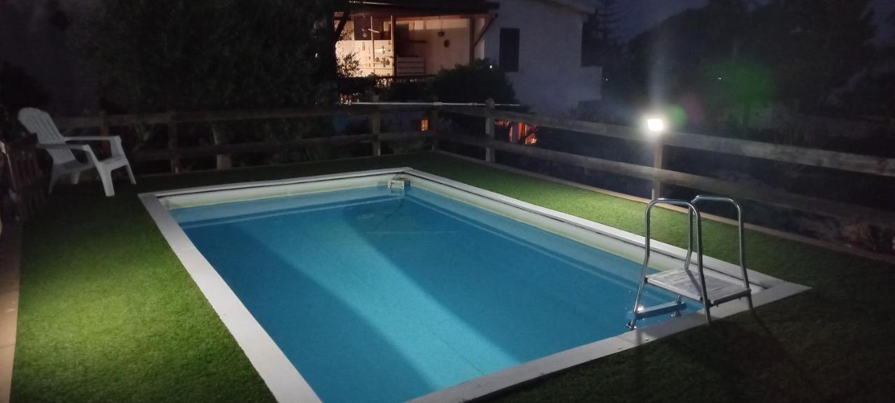 A Due Passi Dal Mare Con Piscina Villa Fontane Bianche Bagian luar foto