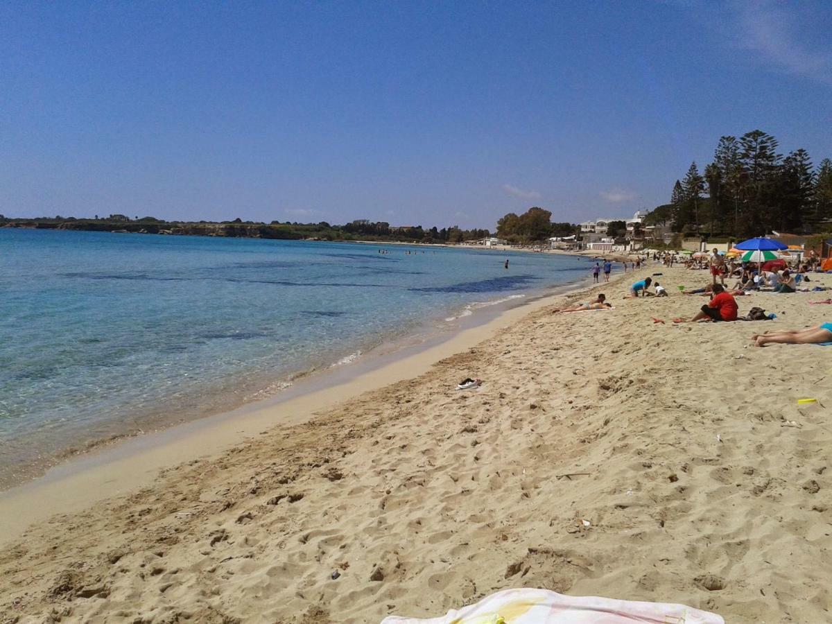 A Due Passi Dal Mare Con Piscina Villa Fontane Bianche Bagian luar foto