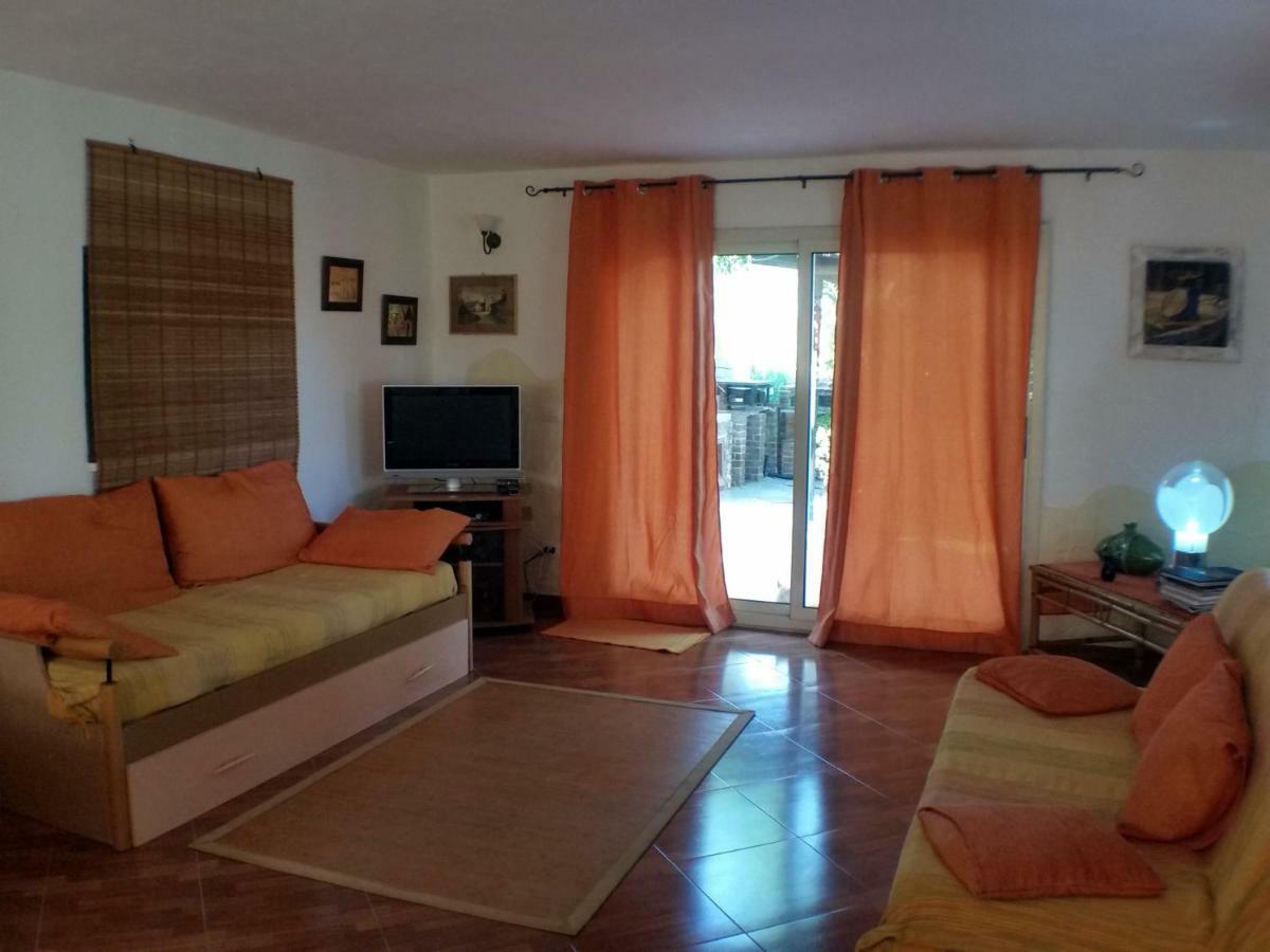 A Due Passi Dal Mare Con Piscina Villa Fontane Bianche Bagian luar foto