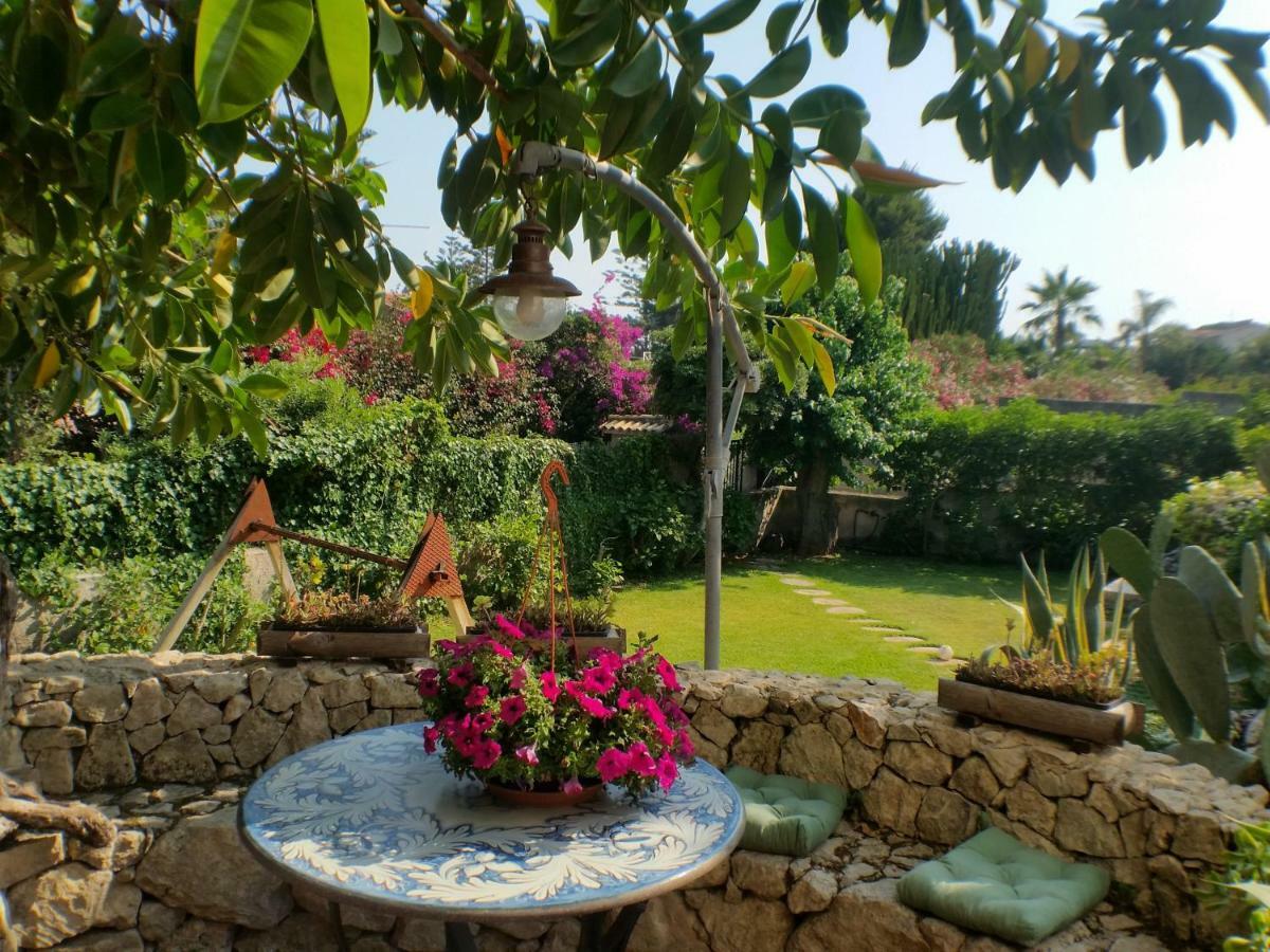 A Due Passi Dal Mare Con Piscina Villa Fontane Bianche Bagian luar foto