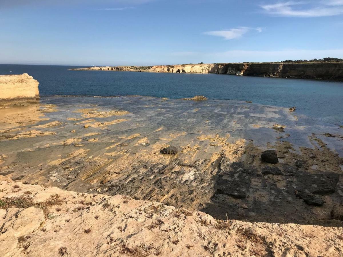 A Due Passi Dal Mare Con Piscina Villa Fontane Bianche Bagian luar foto